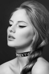 COLLIER STRASS CUIR SEXY